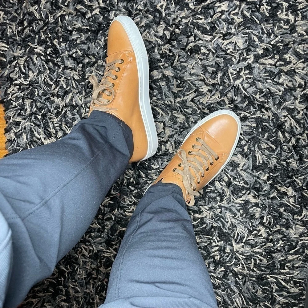 Collegium pillar leather
